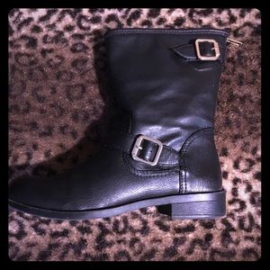 Black boots with gold details